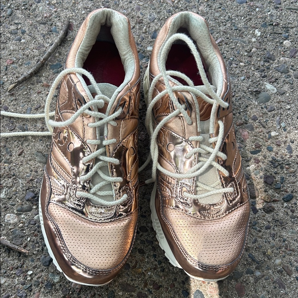 Metallic Rose Gold men’s saucony Sneakers. Men’s 7.5 equals women’s 9